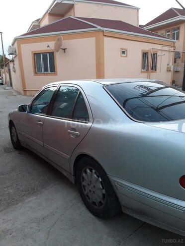 Mercedes E 240 2001, 291,207 km - 2.4 l - Bakı