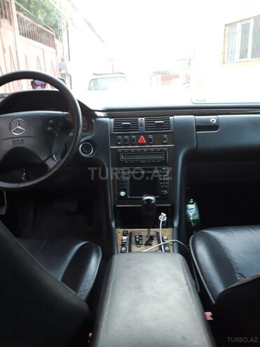 Mercedes E 240 2001, 291,207 km - 2.4 l - Bakı