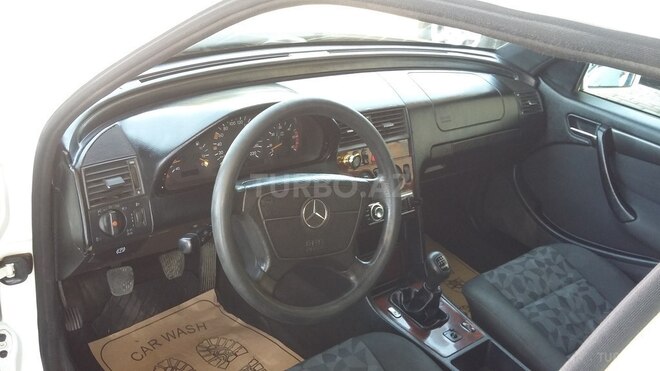 Mercedes C 220 2000, 395,213 km - 2.2 l - Biləsuvar