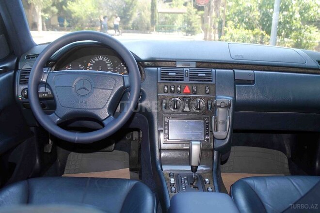 Mercedes E 240 1998, 351,145 km - 2.4 l - Bakı