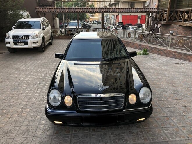 Mercedes E 320 1999, 287,000 km - 3.2 l - Bakı