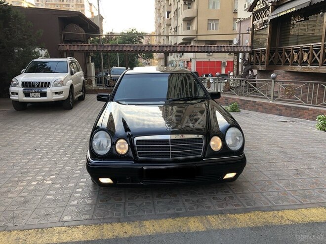Mercedes E 320 1999, 287,000 km - 3.2 l - Bakı
