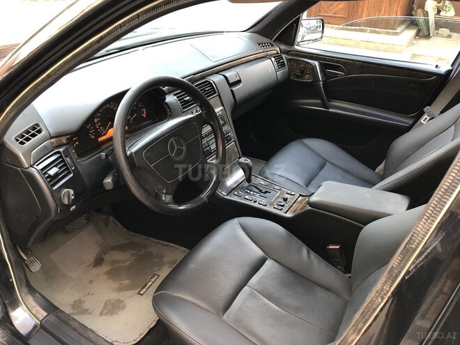 Mercedes E 320 1999, 287,000 km - 3.2 l - Bakı