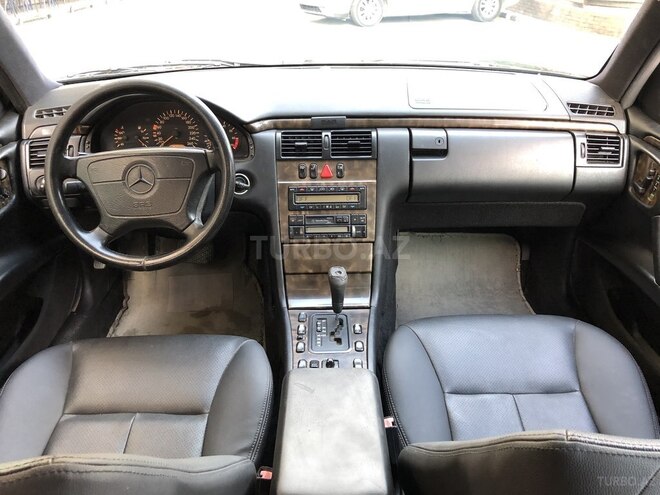Mercedes E 320 1999, 287,000 km - 3.2 l - Bakı