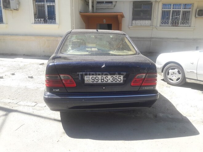 Mercedes E 220 2001, 370,000 km - 2.2 l - Bakı