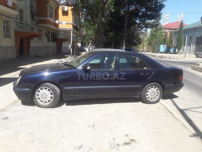 Mercedes E 220 2001, 370,000 km - 2.2 l - Bakı