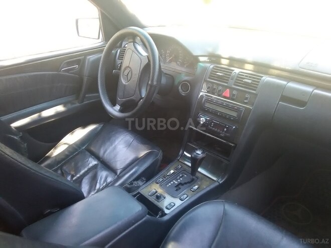 Mercedes E 270 1998, 300,000 km - 2.8 l - Qəbələ