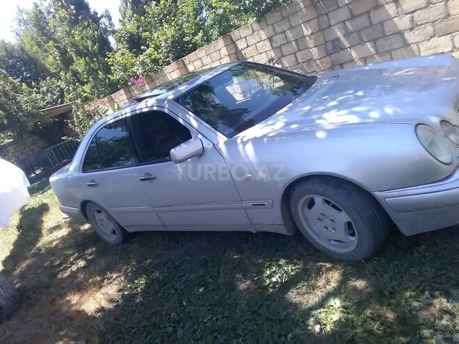 Mercedes E 270 1998, 300,000 km - 2.8 l - Qəbələ