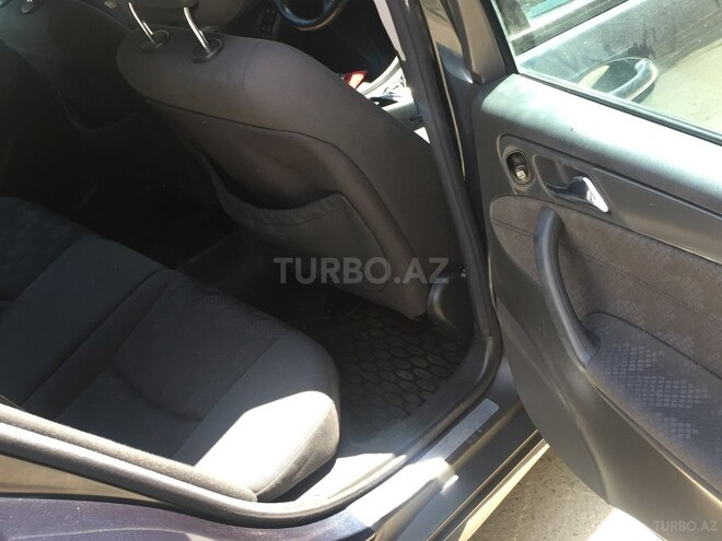 Mercedes C 220 2003, 420,000 km - 2.2 l - Bakı