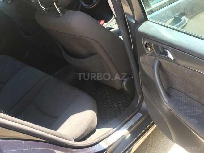 Mercedes C 220 2003, 420,000 km - 2.2 l - Bakı