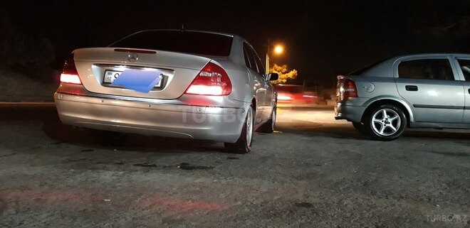 Mercedes E 220 2002, 399,000 km - 2.2 l - Bakı