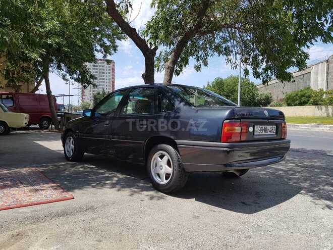 Opel Vectra 1995, 285,000 km - 2.0 l - Bakı