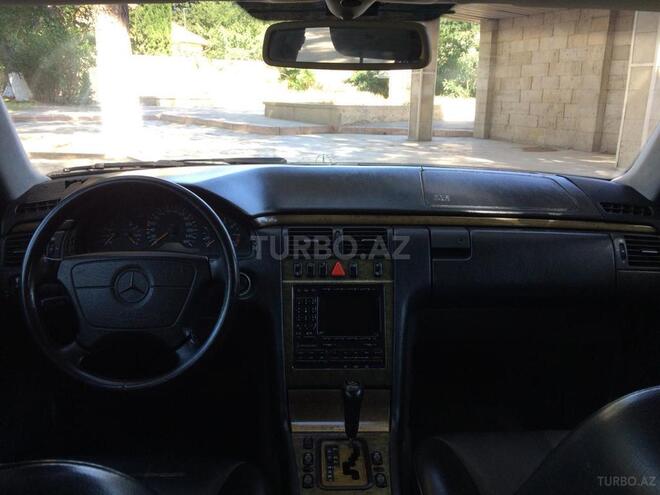Mercedes E 320 1999, 296,400 km - 3.2 л - Sumqayıt