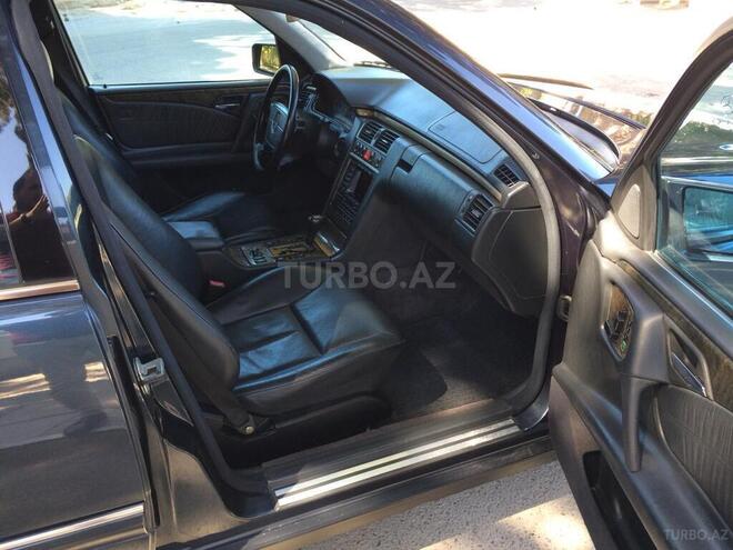 Mercedes E 320 1999, 296,400 km - 3.2 л - Sumqayıt