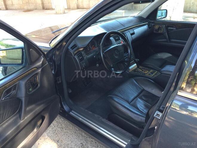 Mercedes E 320 1999, 296,400 km - 3.2 л - Sumqayıt