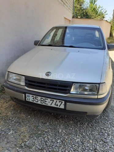 Opel Vectra 1991, 215,463 km - 1.7 l - Qazax
