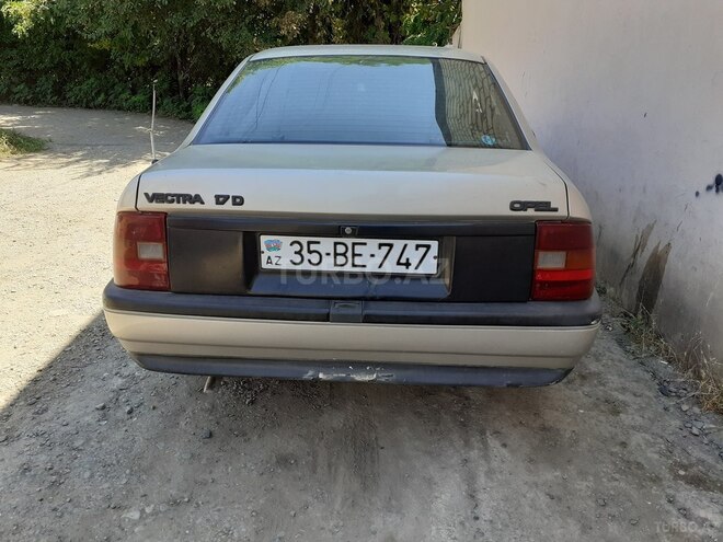 Opel Vectra 1991, 215,463 km - 1.7 l - Qazax