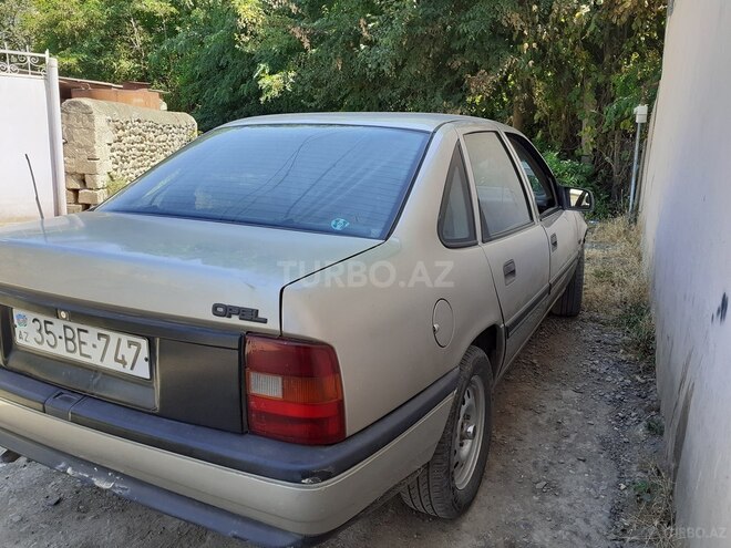 Opel Vectra 1991, 215,463 km - 1.7 l - Qazax