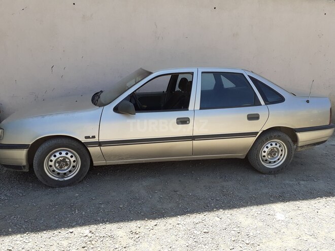 Opel Vectra 1991, 215,463 km - 1.7 l - Qazax