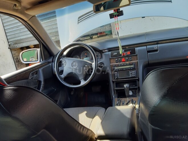 Mercedes E 220 1999, 334,000 km - 2.2 l - Bakı