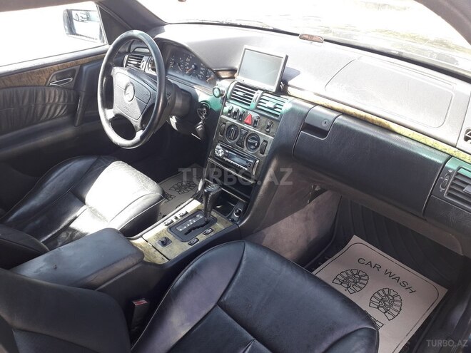 Mercedes E 230 1996, 267,800 km - 2.3 l - Sumqayıt
