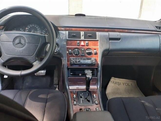 Mercedes E 240 1998, 237,680 km - 2.4 l - Bakı