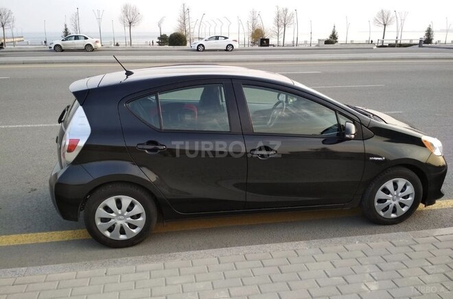 Toyota Prius C 2014, 64,800 km - 1.5 л - Bakı