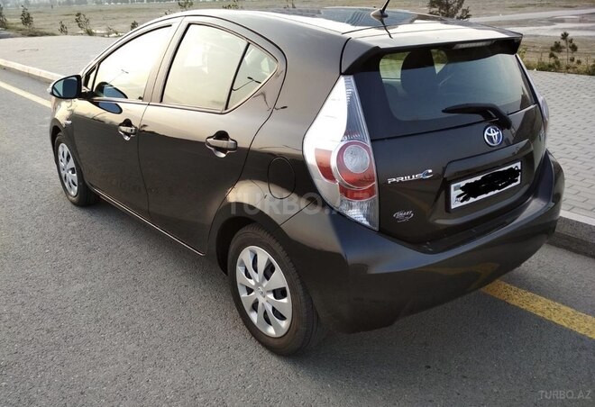 Toyota Prius C 2014, 64,800 km - 1.5 л - Bakı