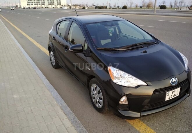 Toyota Prius C 2014, 64,800 km - 1.5 л - Bakı
