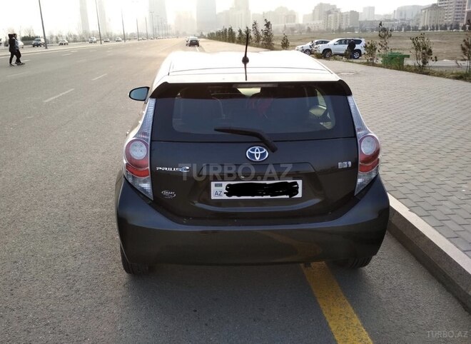 Toyota Prius C 2014, 64,800 km - 1.5 л - Bakı