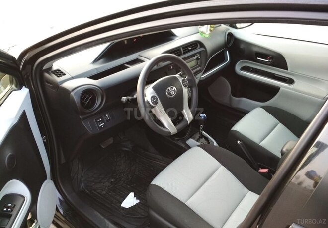 Toyota Prius C 2014, 64,800 km - 1.5 л - Bakı