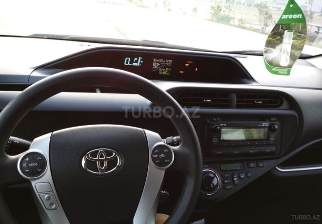 Toyota Prius C 2014, 64,800 km - 1.5 л - Bakı