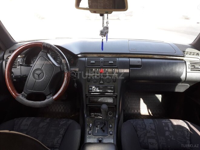 Mercedes E 230 1996, 145,890 km - 2.3 l - Bakı