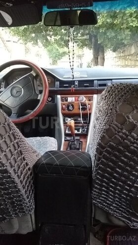 Mercedes E 200 1993, 3,859,640 km - 0.2 l - İsmayıllı