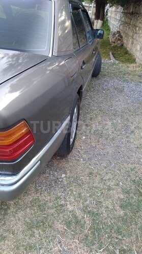 Mercedes E 200 1993, 3,859,640 km - 0.2 l - İsmayıllı