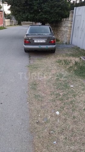 Mercedes E 200 1993, 3,859,640 km - 0.2 l - İsmayıllı