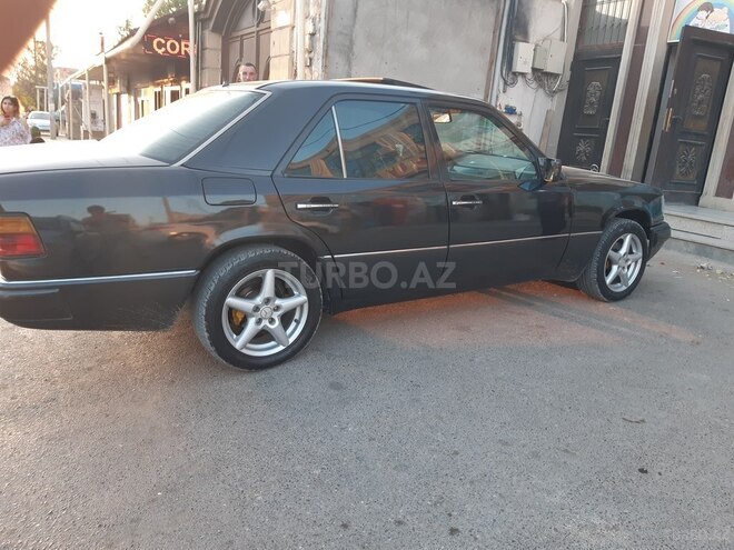 Mercedes E 230 1991, 258,695 km - 2.3 l - Bakı