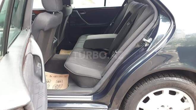 Mercedes E 200 2001, 285,500 km - 2.0 l - Gəncə