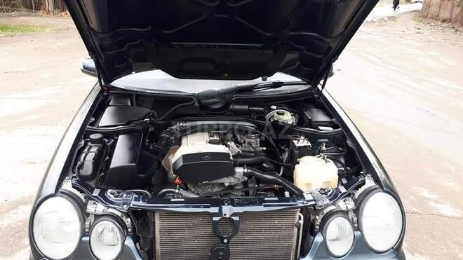 Mercedes E 200 2001, 285,500 km - 2.0 l - Gəncə