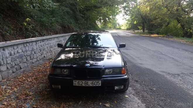 BMW 318 1992, 419,000 km - 1.8 l - Qax