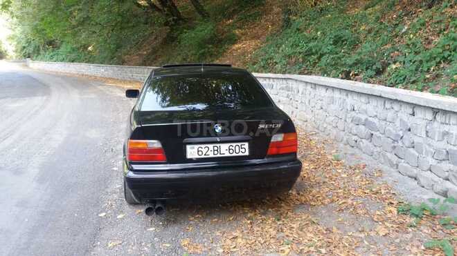 BMW 318 1992, 419,000 km - 1.8 l - Qax
