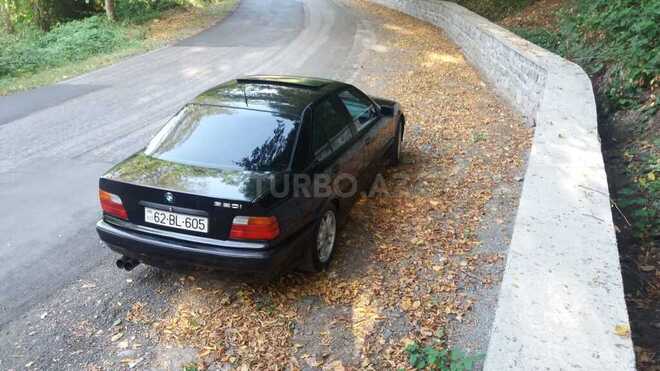 BMW 318 1992, 419,000 km - 1.8 l - Qax