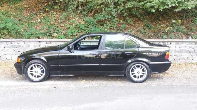 BMW 318 1992, 419,000 km - 1.8 l - Qax