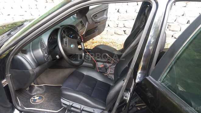 BMW 318 1992, 419,000 km - 1.8 l - Qax