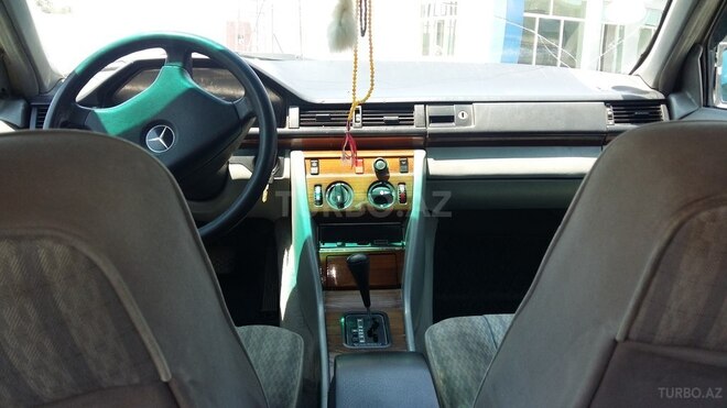 Mercedes E 200 1990, 370,000 km - 2.0 l - Bakı