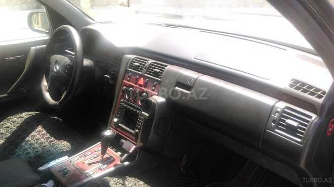 Mercedes E 220 2000, 369,000 km - 2.2 l - Bakı