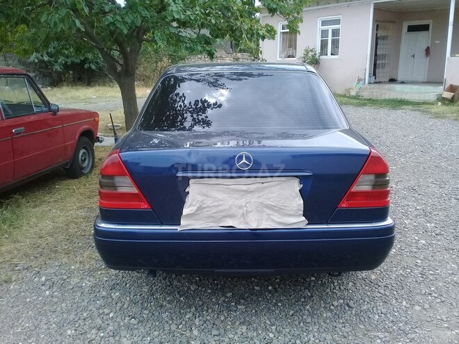 Mercedes C 180 1995, 385,000 km - 1.8 l - Qazax