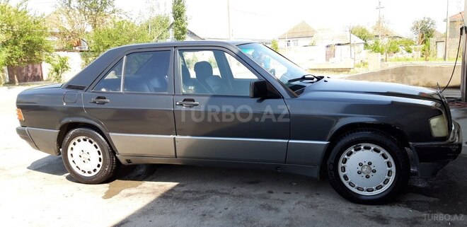 Mercedes 190 1990, 200,000 km - 2.0 л - Ucar