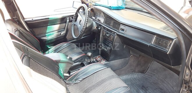 Mercedes 190 1990, 200,000 km - 2.0 л - Ucar