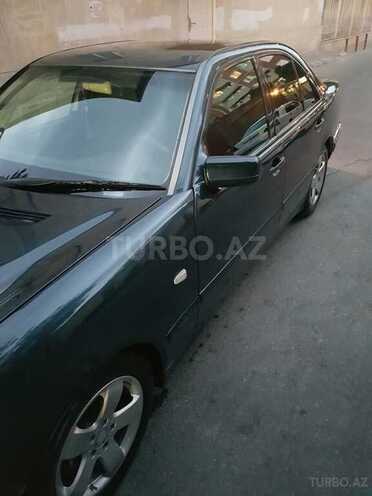 Mercedes E 200 1999, 215,290 km - 2.0 l - Bakı